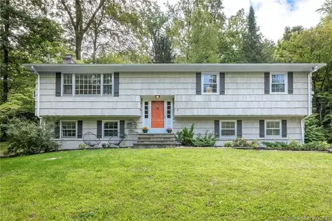 1 Hidden Lake Ct, Ridgefield, CT 06877