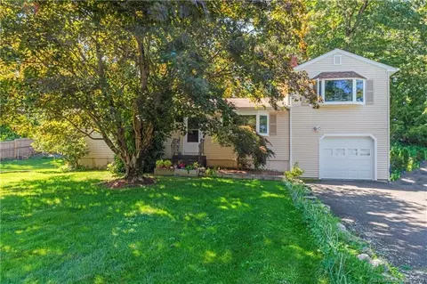 35 Midrocks Rd, Ridgefield, CT 06877