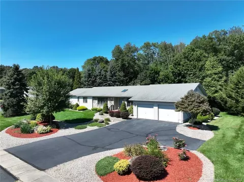 31 Brookview Cir, Manchester, CT 06040