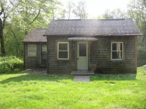 96 Old Colchester Rd, Waterford, CT 06375