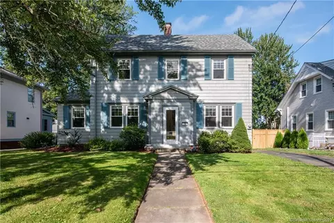 39 Auburn Rd, West Hartford, CT 06119
