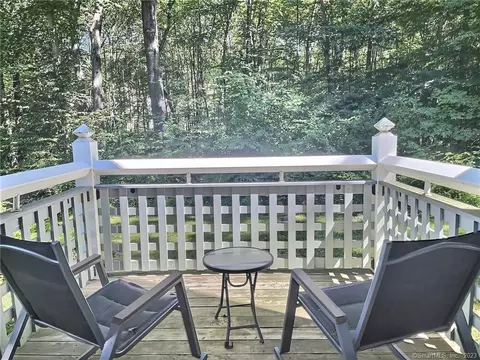 512 Old Pond Ln #512, Norwich, CT 06360