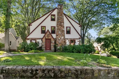83 Greenway St, Hamden, CT 06517