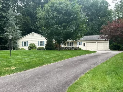 12 Fairfield Pl, Madison, CT 06443
