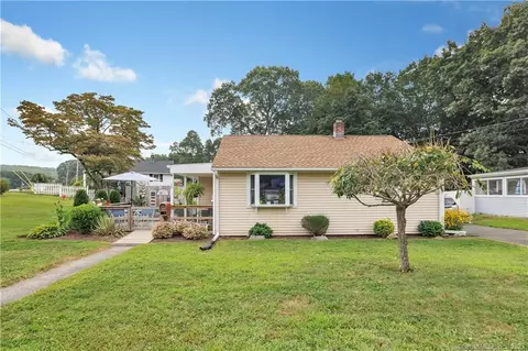 26 Sunnyside Dr, Shelton, CT 06484