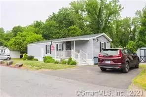 301 S Main St #43A, Newtown, CT 06470