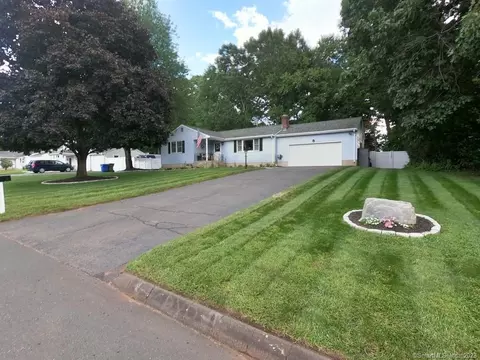 16 Lindsay Ln, Glastonbury, CT 06033