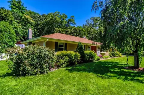 1 Cullens Hill Rd, Derby, CT 06418