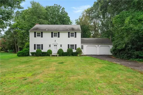 42 Laurel Hill Dr, East Lyme, CT 06357