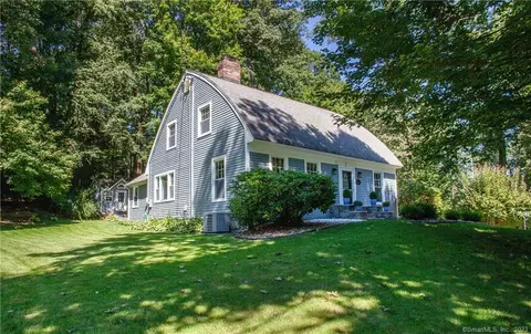 29 Musket Trl, Simsbury, CT 06070