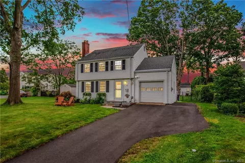 72 Mountain Rd, West Hartford, CT 06107