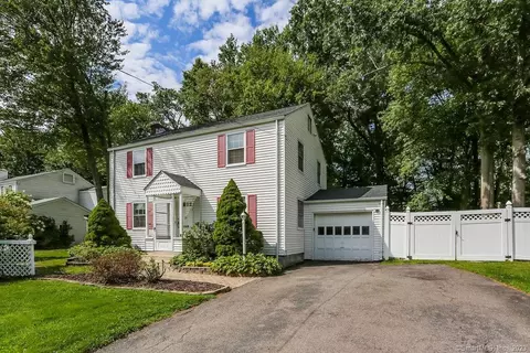 23 Seneca Rd, West Hartford, CT 06117