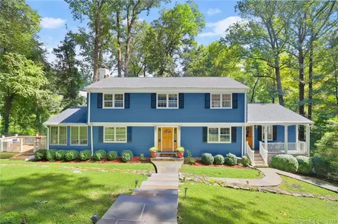 189 Riverbank Dr, Stamford, CT 06903