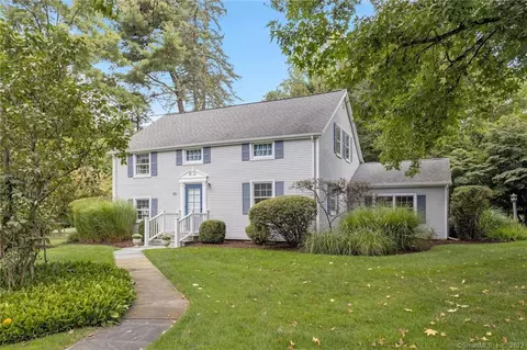 10 Lynn Ct, Darien, CT 06820