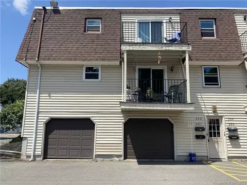 201 Blackstone Vlg #201, Meriden, CT 06450