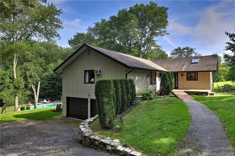136 Swendsen Dr, Monroe, CT 06468
