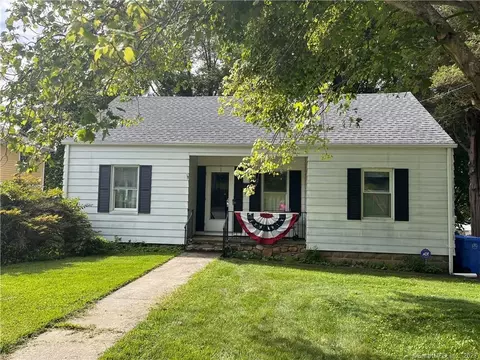 39 Pleasant View St, Griswold, CT 06351