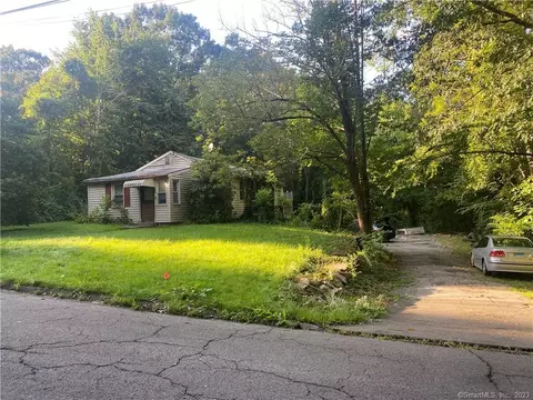 26 Fenn Rd, Middlebury, CT 06762