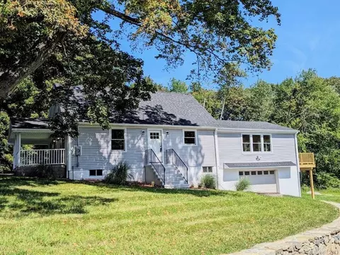 404 Elm St, Monroe, CT 06468
