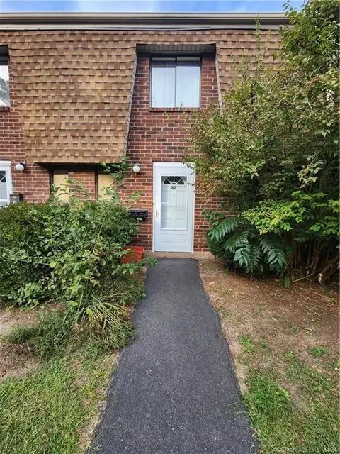 82 Wakefield Cir #82, East Hartford, CT 06118