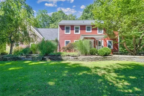 27 Lisa Ln, Tolland, CT 06084