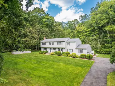 2 Glen Ln, Weston, CT 06883