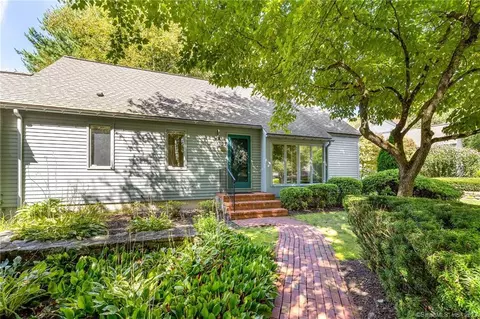 15 Chimney Crest Ln #15, Bristol, CT 06010