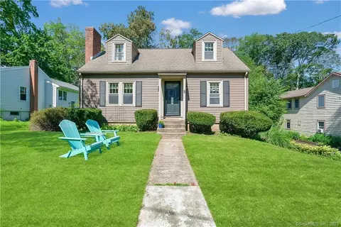 5 Sears Pl, East Hampton, CT 06424