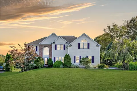 15 Wheatfield Cir, Shelton, CT 06484