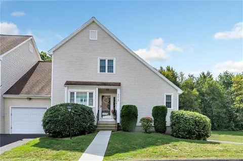 212 Fox Run #212, Shelton, CT 06484