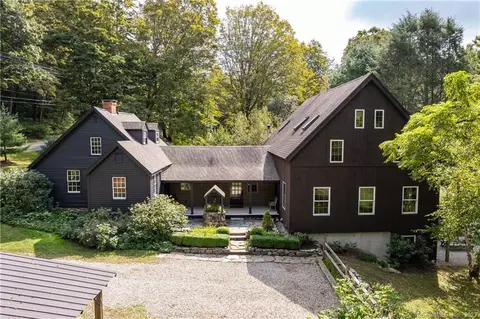 565 Horse Pond Rd, Madison, CT 06443