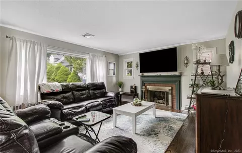 19 Magnolia Pl, Middletown, CT 06457