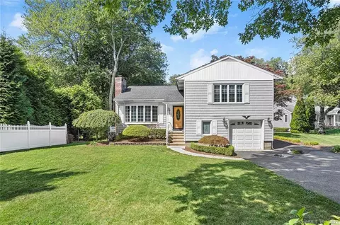 82 Stillson Rd, Fairfield, CT 06825