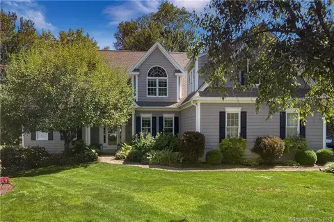 1 Sconsett Blf, Avon, CT 06001