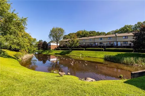 404 Churchill Dr #404, Newington, CT 06111