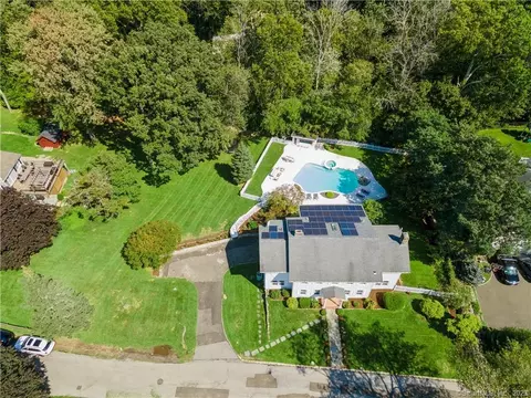 67 Overbrook Dr, Stamford, CT 06906