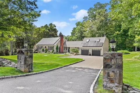 11 Peaceable Ridge Rd, Ridgefield, CT 06877