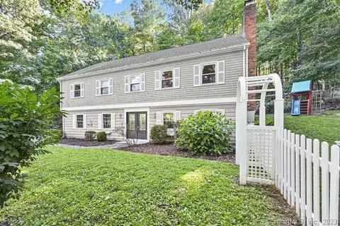 27 Fulling Mill Ln, Ridgefield, CT 06877
