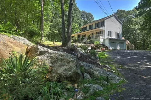 9 Michael Cir, Oxford, CT 06478