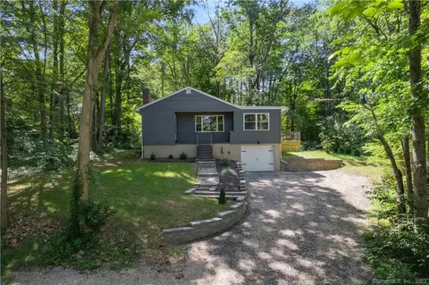 25 Clear Lake Mnr, North Branford, CT 06471