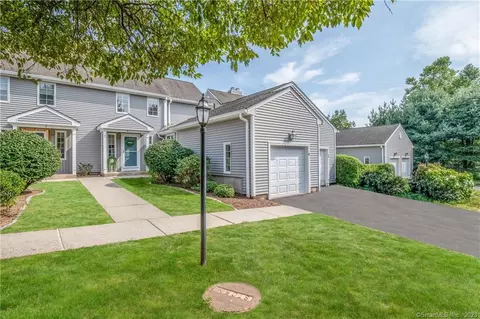 8 Chelsea Rd #8, Glastonbury, CT 06033