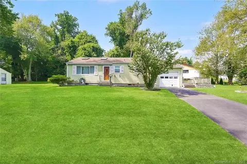 34 Entrance Rd, Milford, CT 06460