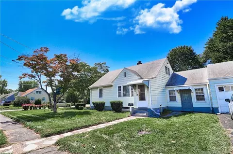 472 Circular Ave, Hamden, CT 06514