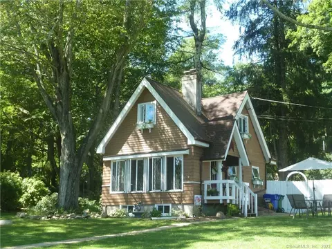 13 S Bartlett Rd, Quaker Hill, CT 06375