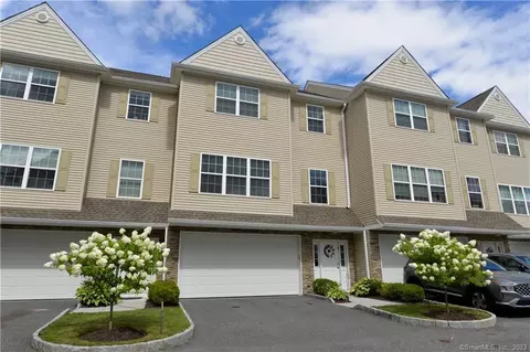 12 Clapboard Ridge Rd #2, Danbury, CT 06811
