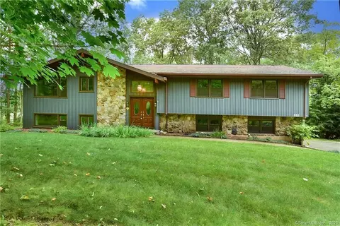163 Rainbow Trl, Vernon, CT 06066