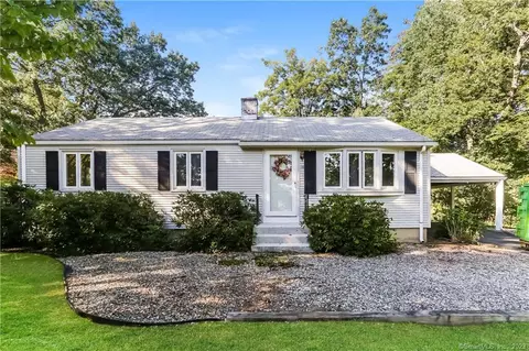18 Crestwood Cir, Farmington, CT 06032