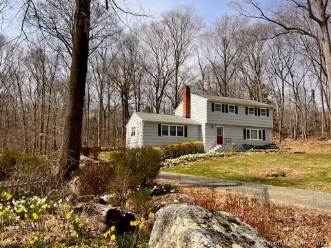 8 Jana Dr, Weston, CT 06883