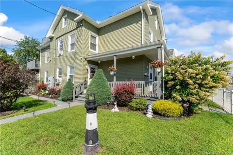 9 Hayes St, Bridgeport, CT 06608