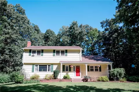 33 Duncaster Ln, Vernon, CT 06066